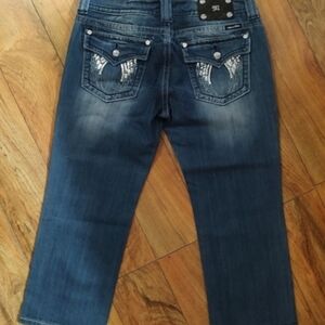 Gorgeous Miss Me Capri Jeans With Wing Embellishments 21" Inseam